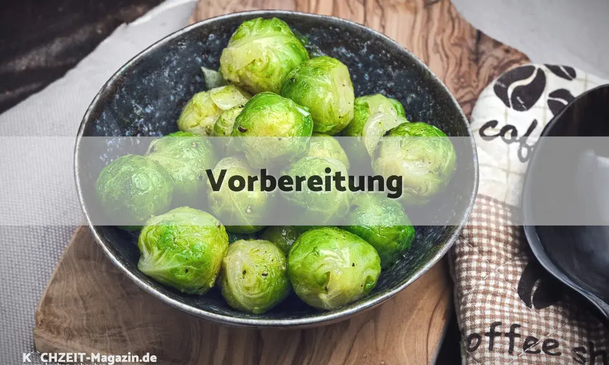 Frischer Rosenkohl in einer Schale, bereit für ein leckeres rezept rosenkohl als beilage.