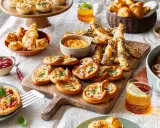 Herzhafte Snacks: Brezeln mit Käse und Speck, Mini-Pizzen, Blätterteigstangen und kleine Quiches laden zum Genießen ein.