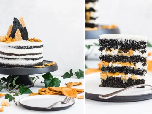 Schwarzer Sesam-Kuchen mit weißer Creme und Fruchtfüllung, inspiriert von schwarzen Sesam Rezepten. Ein Stück des Kuchens zeigt die Schichten.
