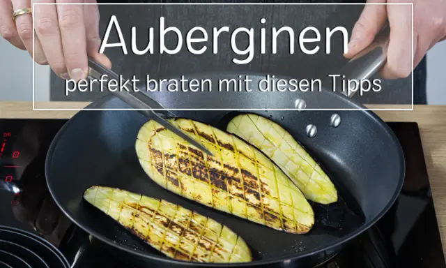 Auberginen-Scheiben werden in der Pfanne gebraten. Perfekt für einfache Auberginen Rezepte aus der Pfanne.